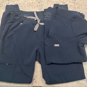 FIGS Scrub Set in Dark Harbor XS